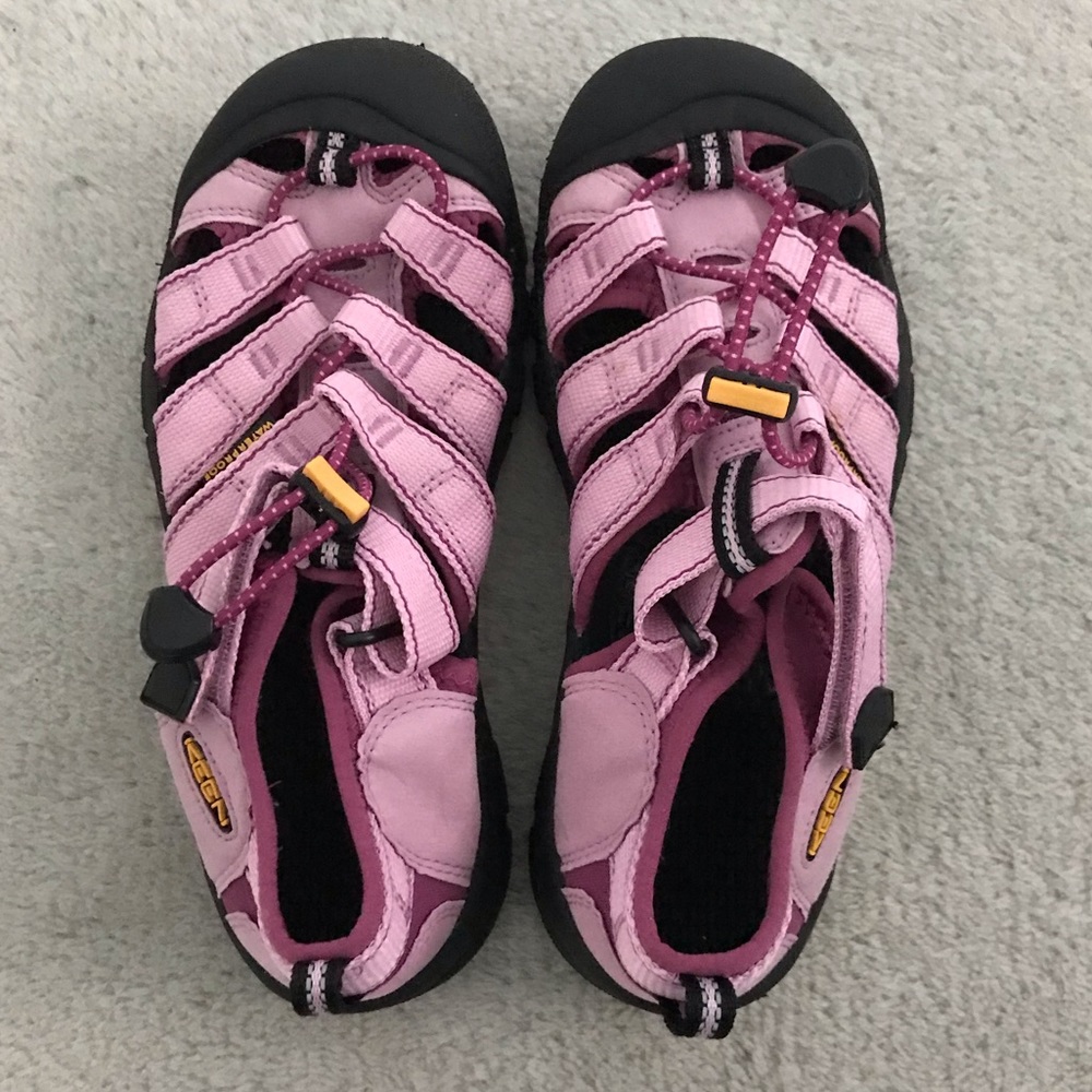 Girls NEW KEEN Shoes Pink size 4